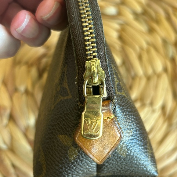 Louis Vuitton Monogram Cosmetic Pouch - Picture 13 of 13